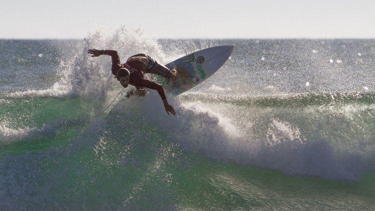 Portada de Mazatlán, la tierra del surf