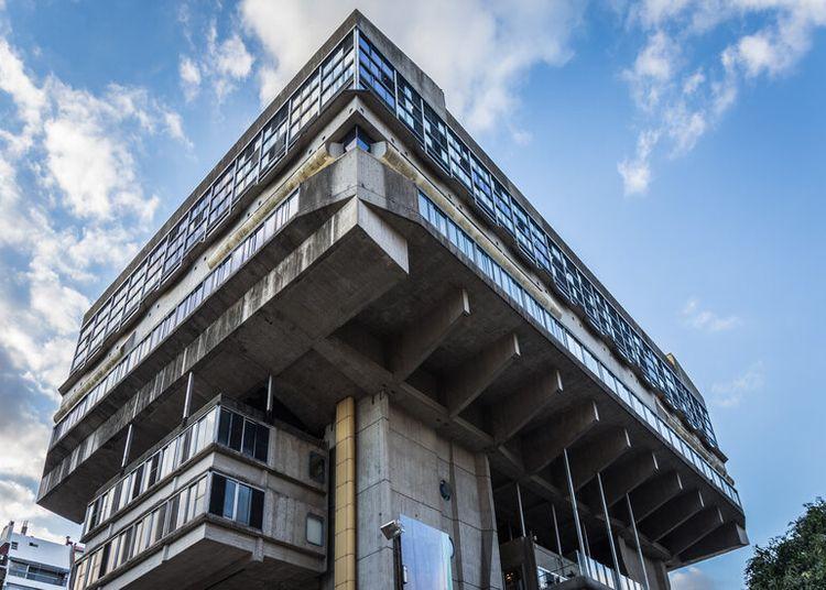 Portada de ¿Monstruos de concreto o símbolos de una era?