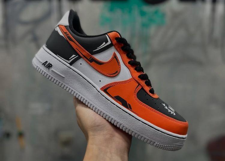 Portada de De simples sneakers a obras de arte: el arte de personalizar zapatillas