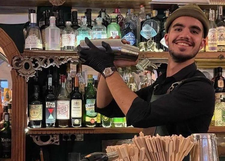 Portada de El arte de la coctelería por el mundo