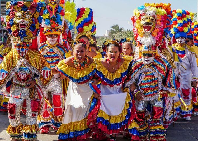 Portada de Al compás del tamboril: llega el Carnaval de Barranquilla