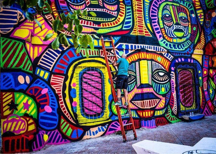 Portada de Las múltiples versiones del arte urbano latino