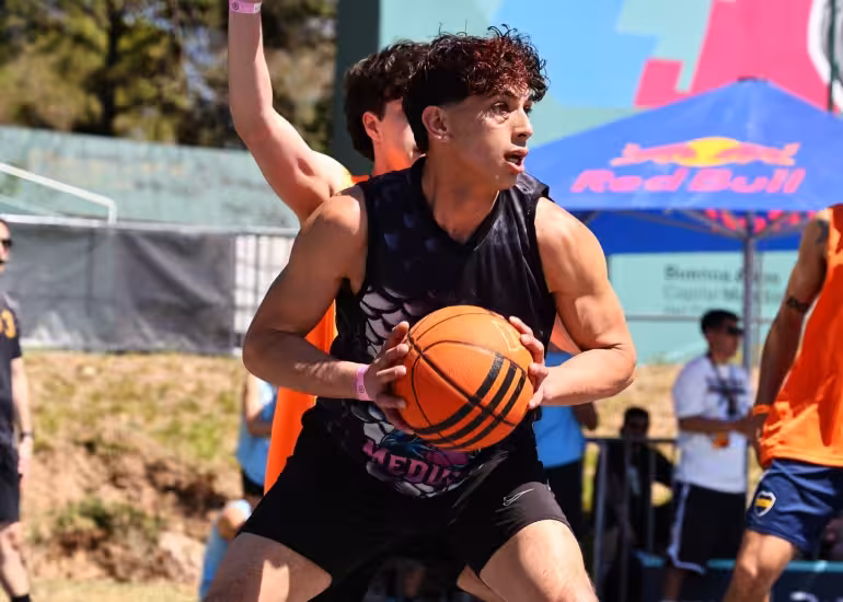 Portada de Skateboarding, BMX y baloncesto: conocé el nuevo espacio para el deporte urbano en Saavedra