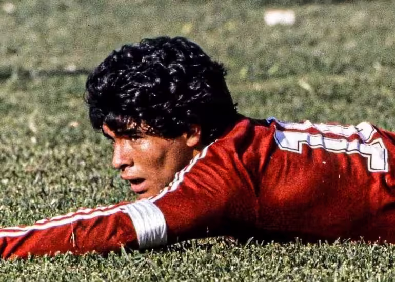 Portada de Diego Maradona será el protagonista de la nueva obra de Don Rouch