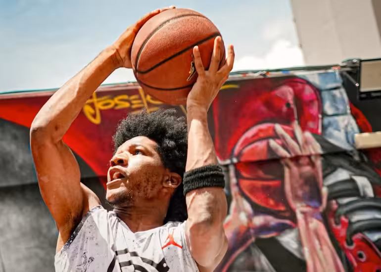 Portada de ¿Dónde jugar baloncesto callejero en Medellín?