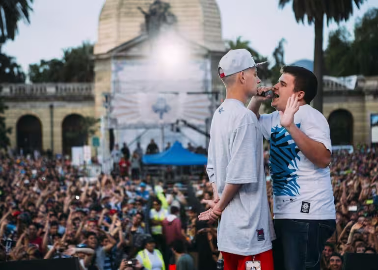 Portada de ¿Cuáles son los mejores punchlines de Red Bull Batalla según la Inteligencia Artificial?