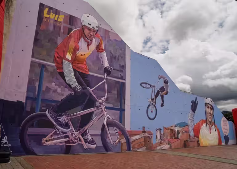 Portada de Bogotá homenajeó a Luis Rincón con un mural gigante dedicado al BMX Freestyle