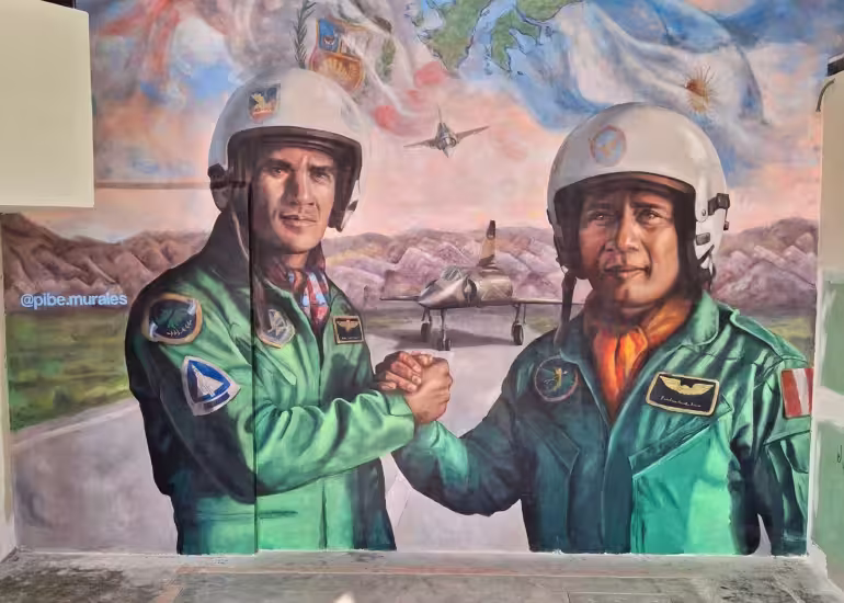Portada de Un mural, dos banderas: el homenaje argentino a Malvinas en Lima