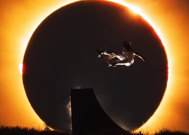 Portada de El salto de Danny León durante el eclipse que sorprendió al mundo