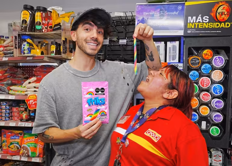 Portada de Fede Vigevani se mete en el mundo de las golosinas con Friks, su propia marca de dulces