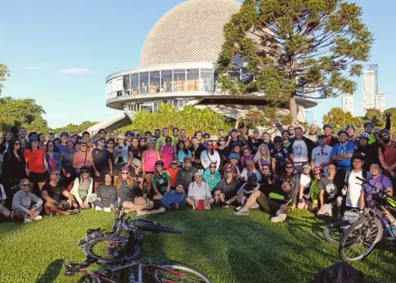 Portada de Bicipiantes: la comunidad que convirtió el ciclismo en una experiencia compartida