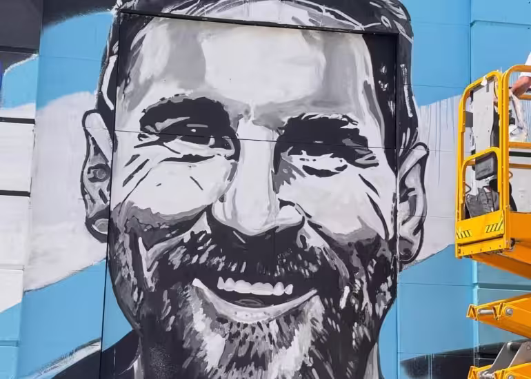 Portada de Lionel Messi apareció en los muros de Río Cuarto
