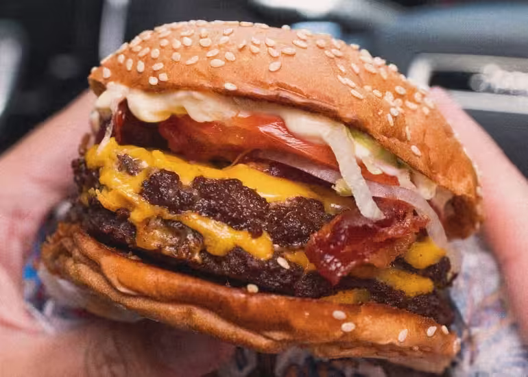 Portada de Las burgers que sí o sí tenés que comer en Buenos Aires