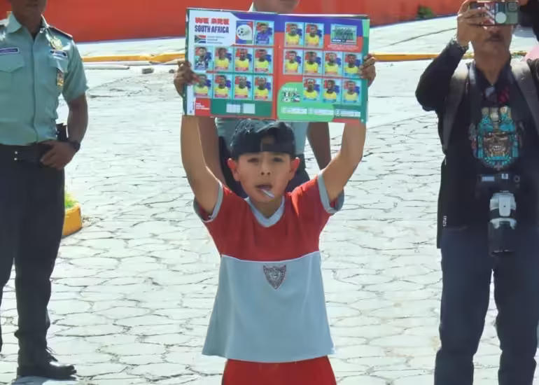 Portada de Luchito e Iker, los niños mexicanos virales del Mundial
