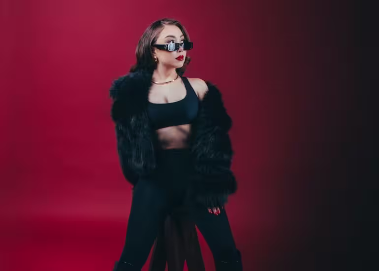 Portada de Mariana Millán y una voz que busca hacerse lugar en la música regional mexicana