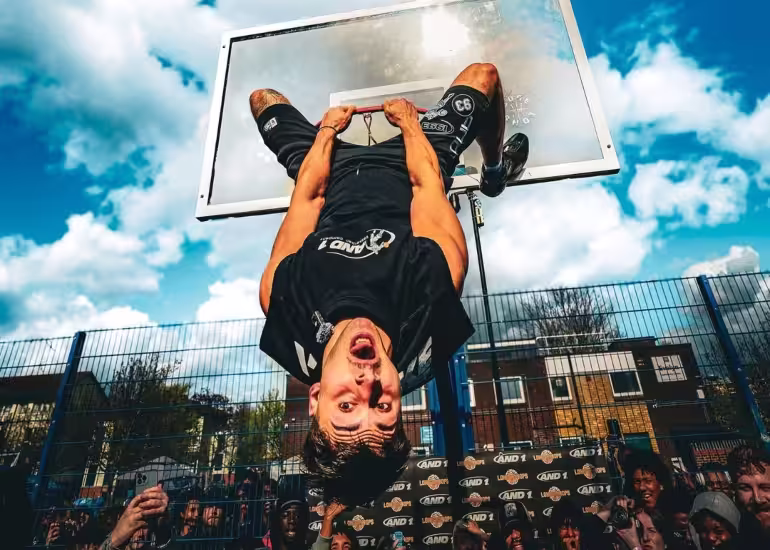 Portada de ¿Quién es Matt Kiatipis, el referente del baloncesto callejero en internet?