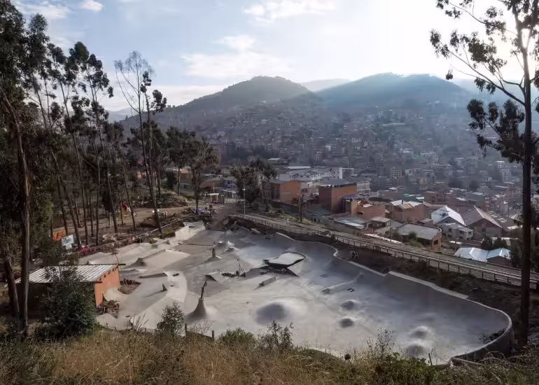 Portada de ¿Sabías que el skatepark más alto del mundo está en Bolivia?