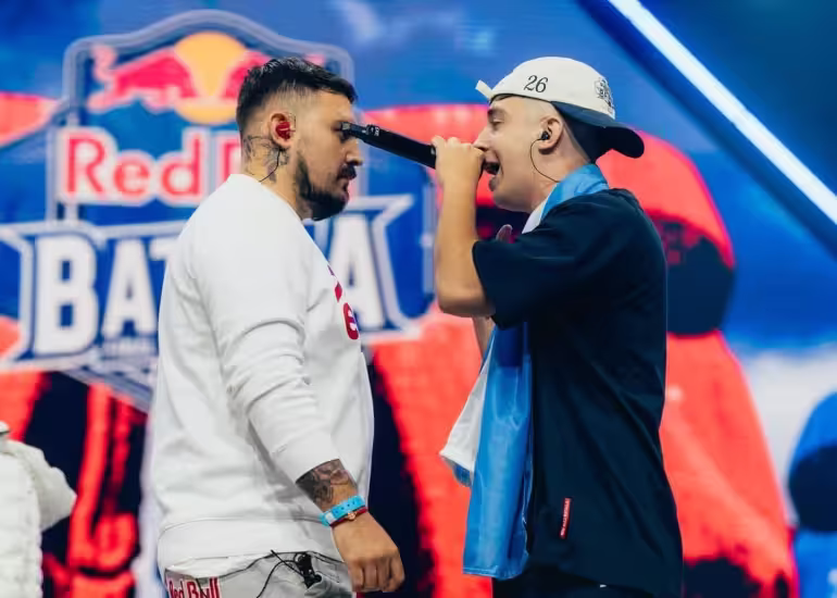 Portada de ¿Quiénes serán los freestylers que competirán en la nueva temporada de Red Bull Batalla?