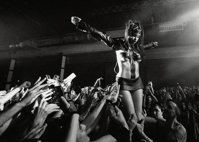 Imagen de Six Sex en C Art Media