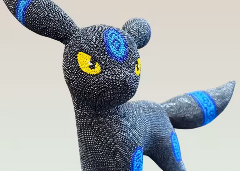 Portada de Pokémon, arte huichol y piezas únicas hechas a mano: el universo de Taka Arte