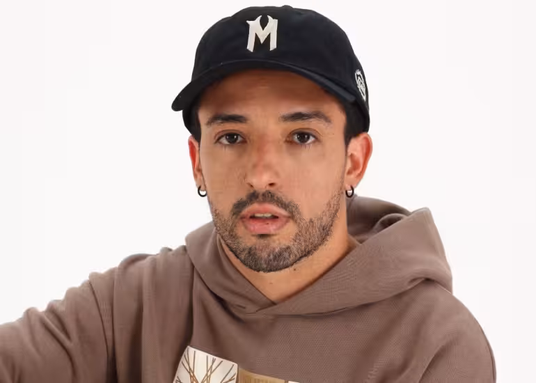 Portada de Del oro olímpico a la moda: Maligno Torres suma un nuevo capítulo junto a Vans