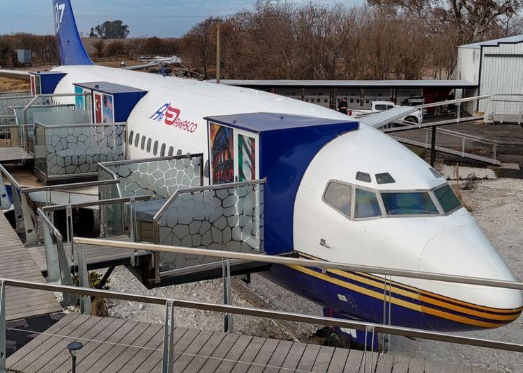 Portada de Air Damasco, el hotel argentino que te deja dormir en un avión sin despegar
