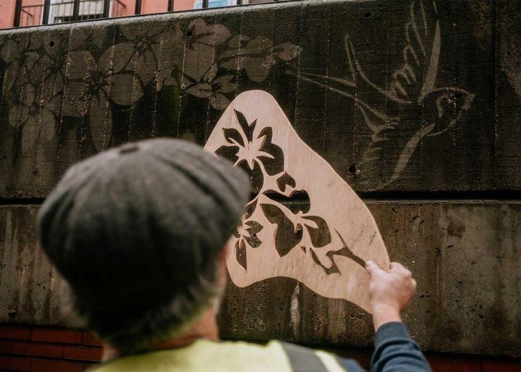 Portada de La nueva forma de rayar la ciudad sin pintura ni aerosoles