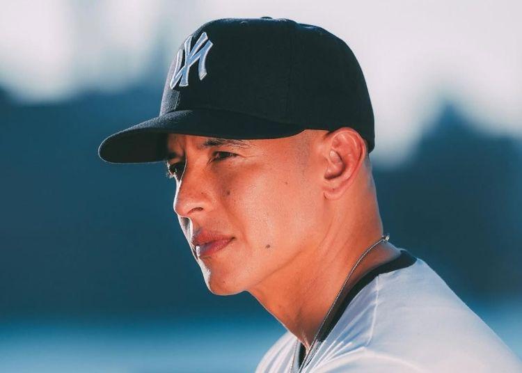 Portada de Daddy Yankee vuelve del retiro con “Sonríele”