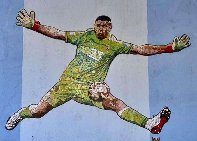 Portada de El Dibu Martínez se hizo mosaico en Boedo