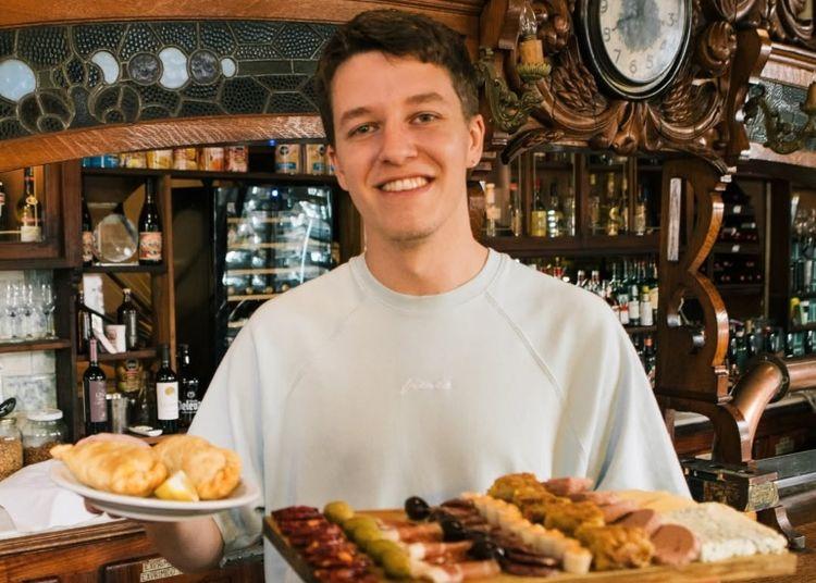 Portada de El desafío foodie que recorrió los 48 barrios de Buenos Aires a puro bodegón