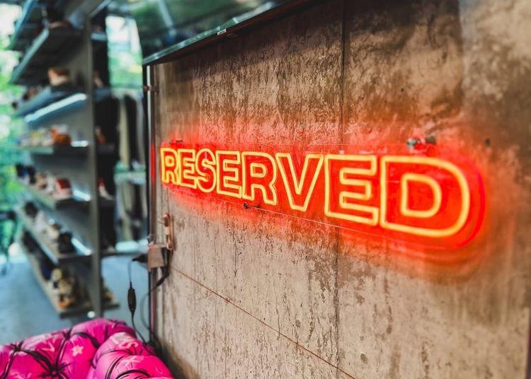 Portada de El paraíso de la ropa hype en Santiago