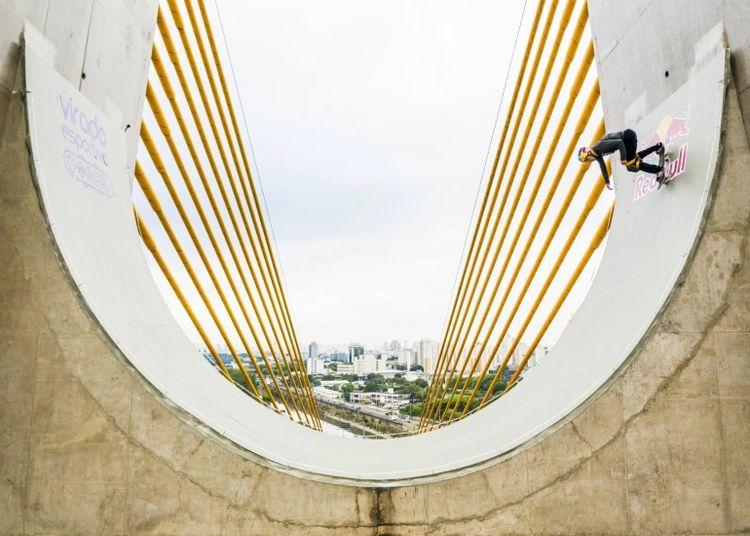 Portada de El día que Sandro Dias patinó en el puente Estaiadinha de San Pablo