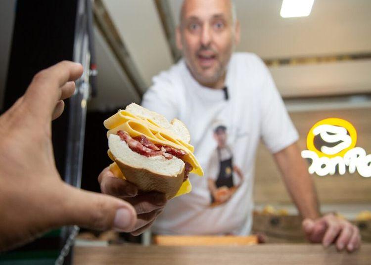 Portada de Los sándwiches de "El Pelado"