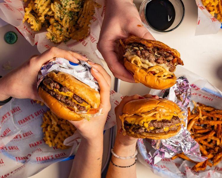 Portada de El sabor a éxito: una noche en Frank's Grill