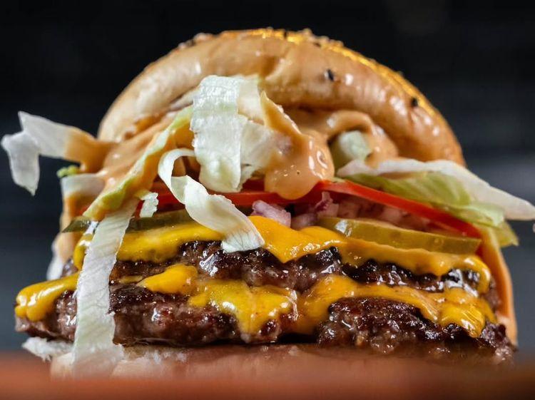 Portada de La Birra Bar conquistó Dubái y tiene la mejor hamburguesa del mundo