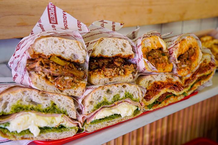 Portada de Capochetta, la nueva parada obligatoria a metros del Obelisco