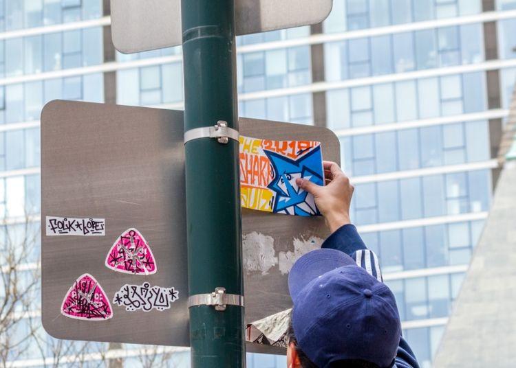 Sticker art, el arte que conquista el mundo con pegatinas | Street Art ...